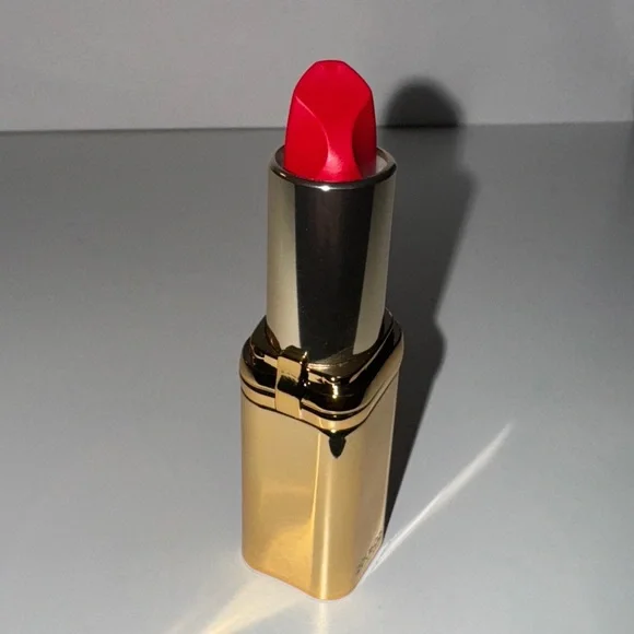 Assorted red lipstick bundle - Picture 5 of 7